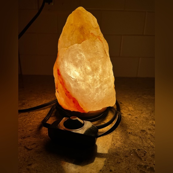 Himalayan Salt Lamp - Picture 6 of 8
